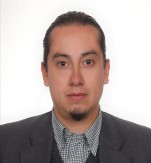 Un hombre en traje posando para fotografia

Descripción generada automáticamente